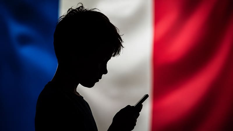 Frankrijk socialmediaverbod Frankrijk voert socialmediaverbod in voor kinderen onder de 15
